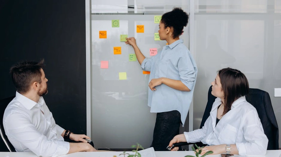 Prodejní tým na strategické poradě